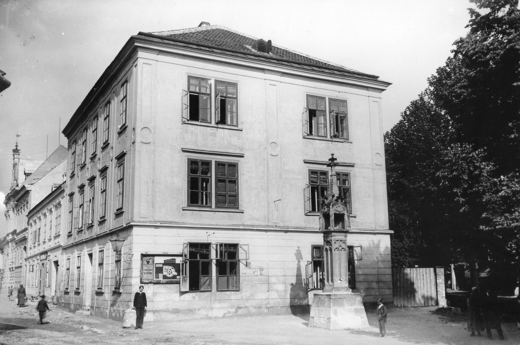Hauptplatz 14 – Alte Volksschule / Rathaus